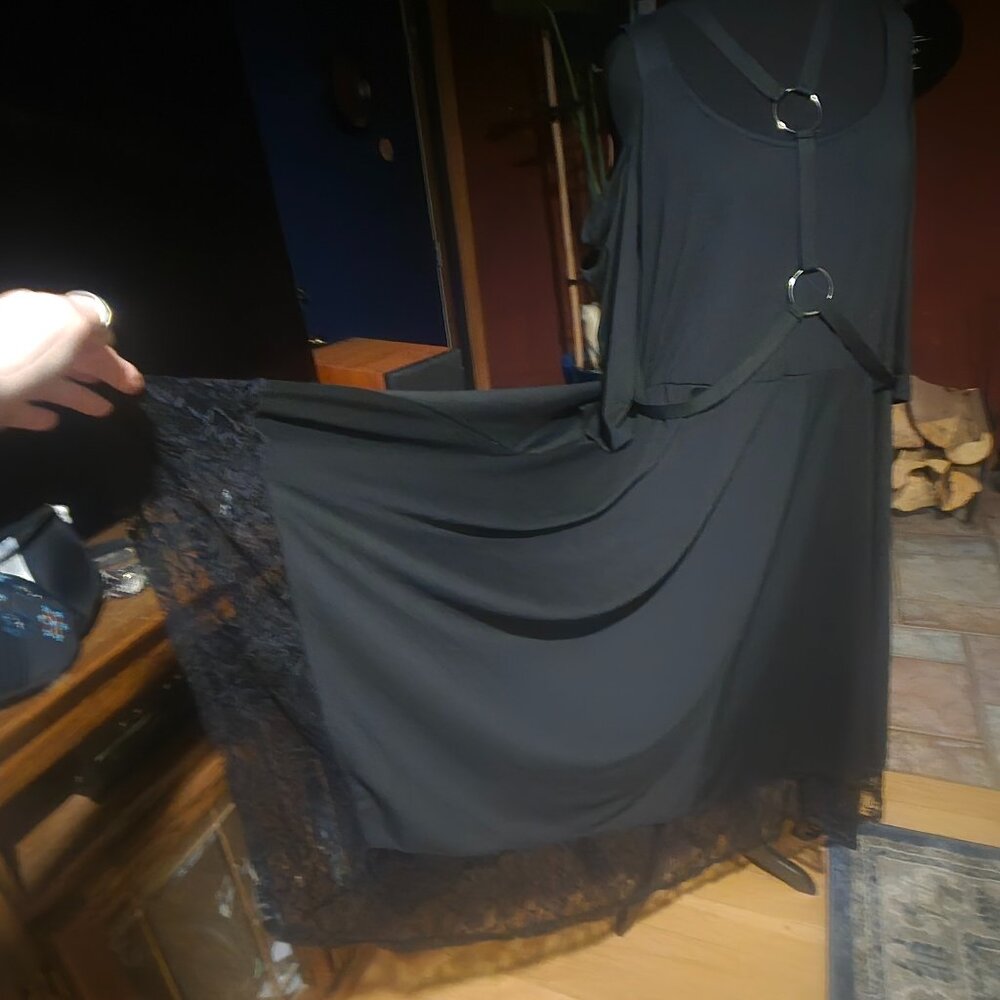 HOT TOPIC BLACK HARNESS & COLD SHOULDER MAXI DRESS 4 4X - Picture 4 of 16